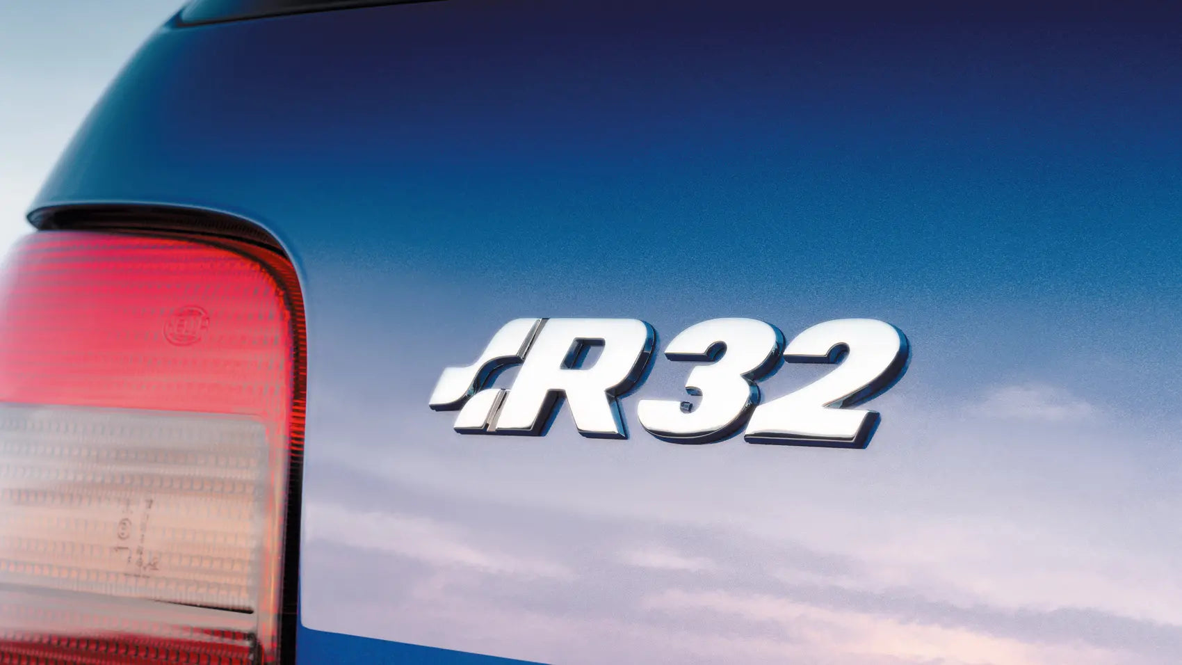 Volkswagen Golf R32 Mk4: A Hot Hatch Legend